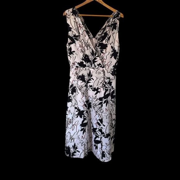 Classiquesβ Entier Silk Floral Wrap Dress 12 Sleeveless Lined - Picture 2 of 11